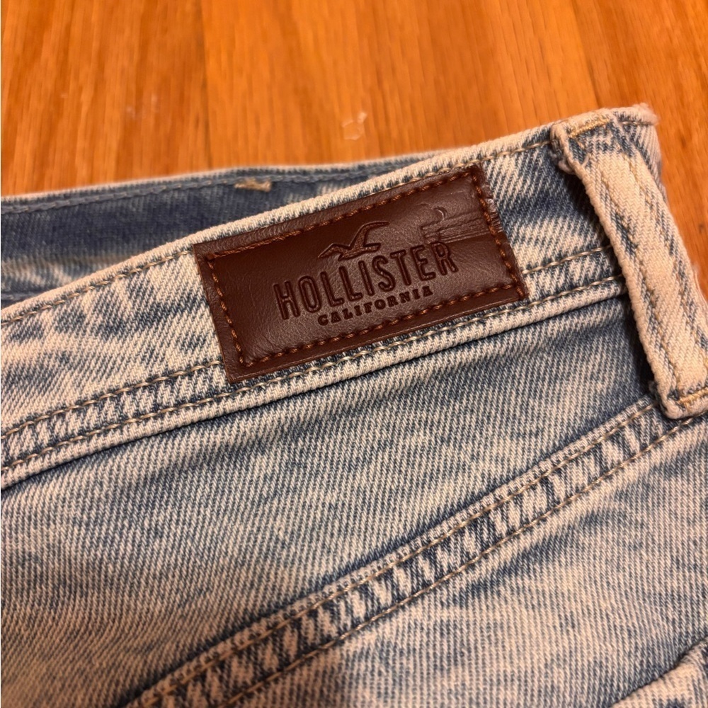 Hollister 3 / 26 Jean Shorts Curvy Ultra High Rise Mom Short 3" Button Fly NWT - Picture 5 of 5